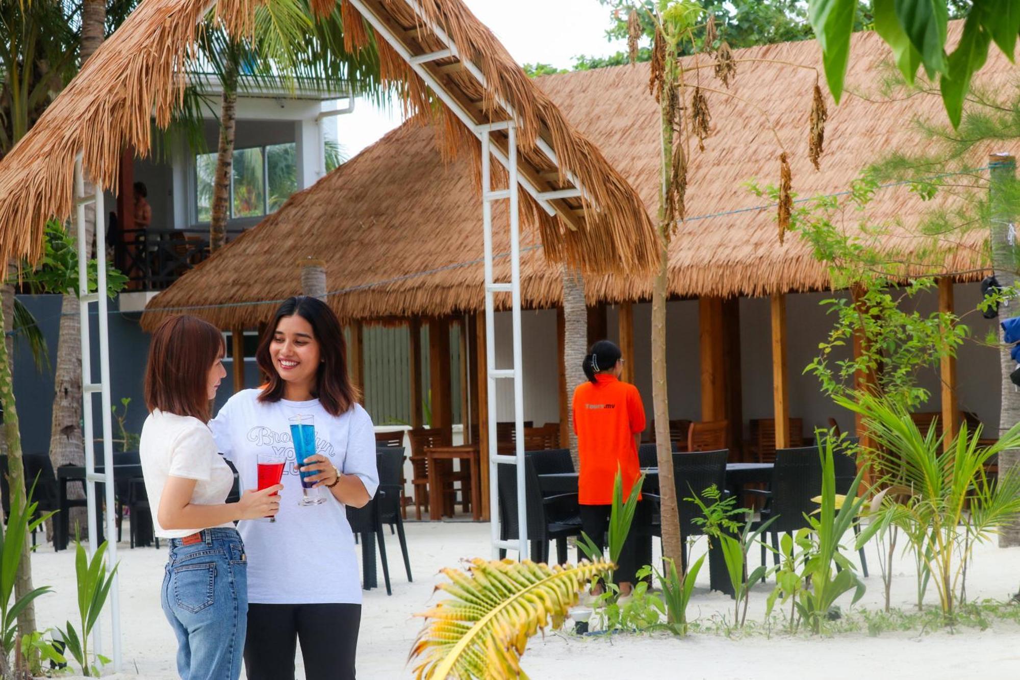Wave Crest Retreat Hotel Thulusdhoo Exterior photo
