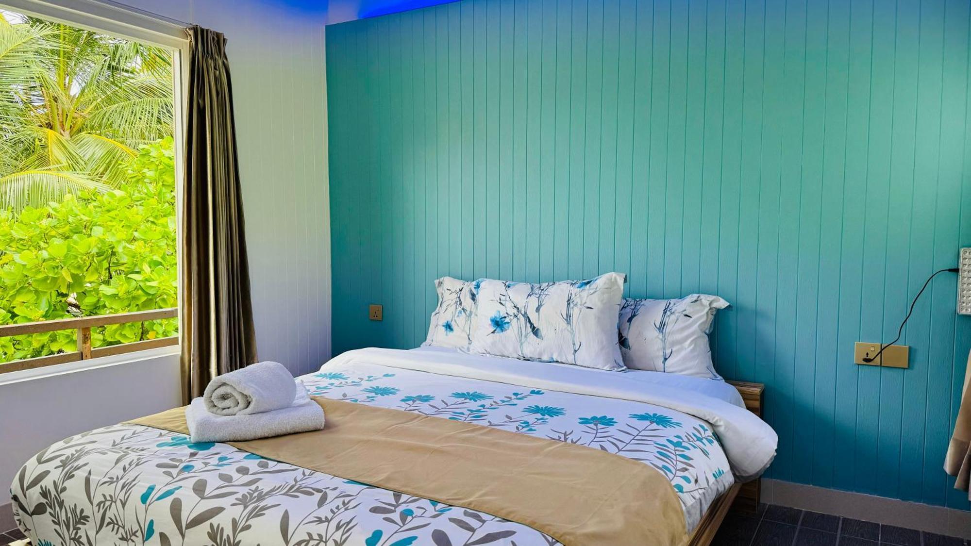 Wave Crest Retreat Hotel Thulusdhoo Exterior photo