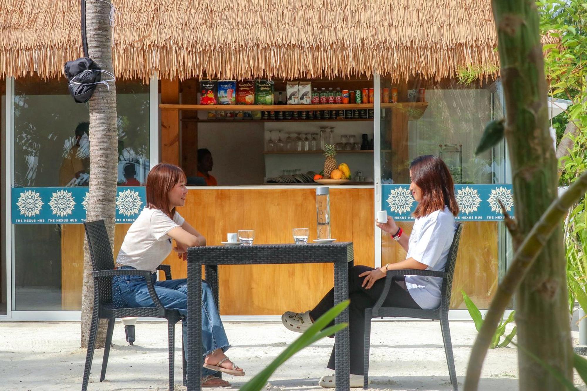 Wave Crest Retreat Hotel Thulusdhoo Exterior photo